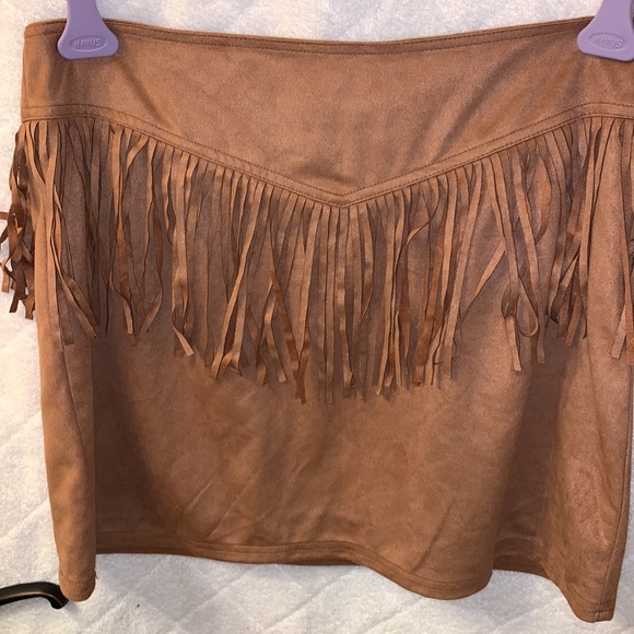 Suede fringe mini skirt - Picture 2 of 5